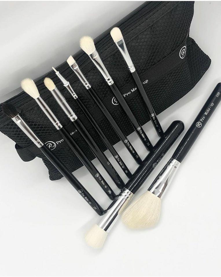 Ai auzit de noile tendințe în materie de make-up? Vara asta poți duce frumusețea la un alt nivel. Descoperă cele mai tari machiaje pentru 2020