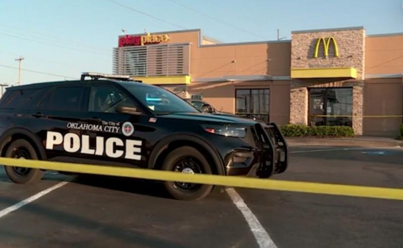 A împușcat doi oameni pentru că nu a fost lăsată să mănânce un burger! „A plecat și s-a întors cu un pistol. S-au auzit trei gloanțe”