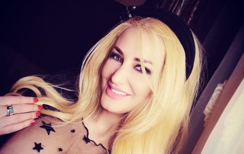 Sexy, sexy, știu că mă vrei! Julia Chelaru, fosta bombă sexy a trupei Exotic în direct, la Neatza! A înflorit de când a divorţat