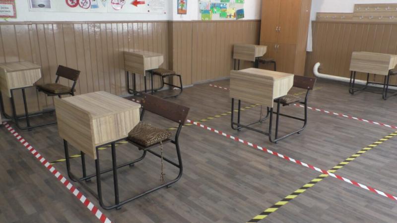 Elevii susțin Evaluarea Națională 2020. La ce oră trebuie să fie la școală și cât durează proba scrisă la română, în condițiile actuale