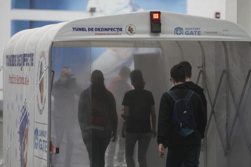 FOTO: Elevii, cu măști la Evaluarea Națională 2020. Cât de grele au fost subiectele care au picat la Limba Română