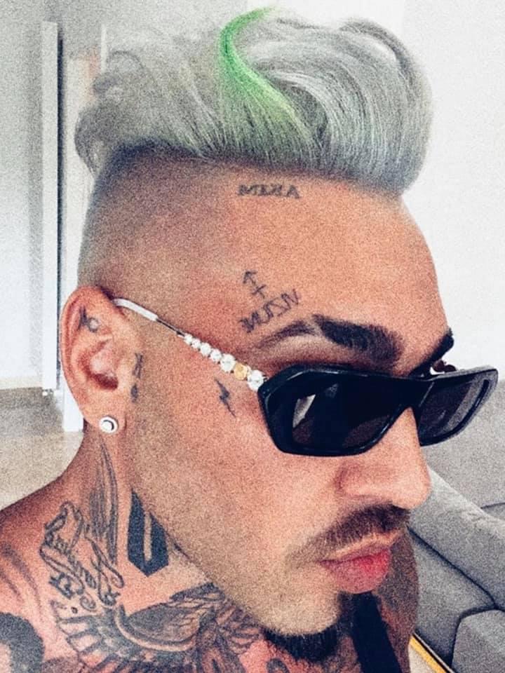 Alex Velea, pus la zid după ultima schimbare de look! Ce detaliu i-a înfuriat pe fani: „O ai pe Antonia cu ceva la mână?!”