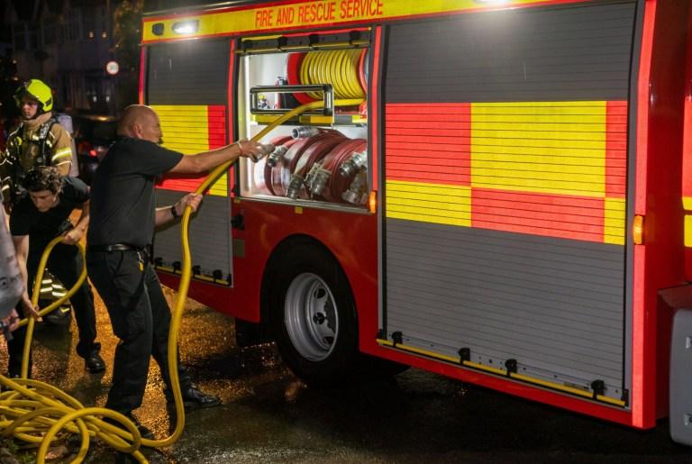 Un român a devenit erou în Marea Britanie! Remus și-a pus pericol propria viață, ca să își salveze un vecin: „S-a aruncat în flăcări. De două ori!”