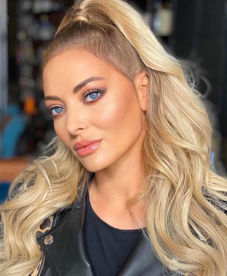 Secretul bine ascuns al Deliei! Cu siguranță nu știai asta despre jurata de la "iUmor": "Era obraznică! I-am scos-o cu foarfeca"