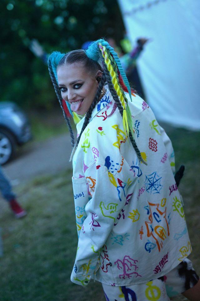 Secretul bine ascuns al Deliei! Cu siguranță nu știai asta despre jurata de la "iUmor": "Era obraznică! I-am scos-o cu foarfeca"