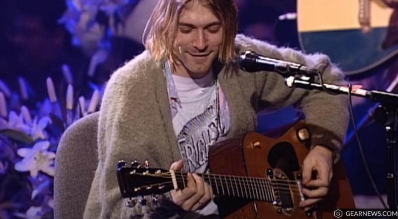 Chitara lui Kurt Cobain, vândută pentru 6.000.000 $. Carcasa are încă lipite etichetele de bagaje