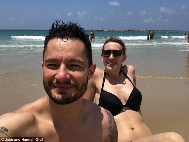 „Mami e, de fapt, tati adoptiv, iar tati e, de fapt, mami”. Un bărbat transformat în femeie și o femeie devenită bărbat s-au căsătorit și au devenit părinți – FOTO