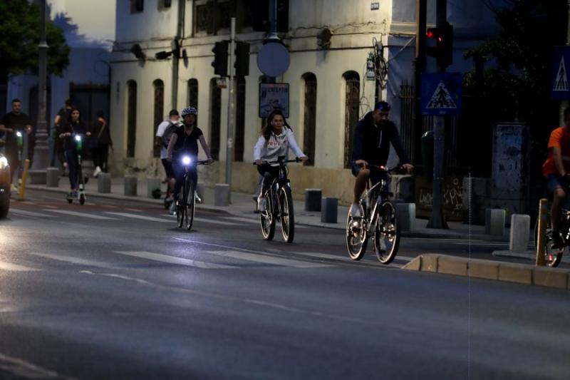 Raluka, slalom pe două roți prin ”jungla” bucureșteană. A câștigat Asia Express, dar merge tot cu bicicleta!