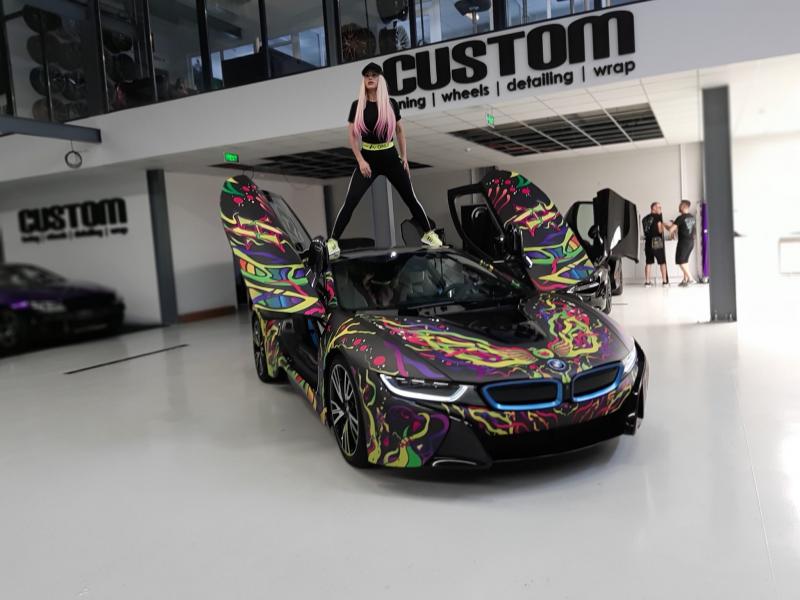 Anda Adam ia ochii tuturor bărbaților. Vedeta uimește prin bolidul de lux pe care îl deține. A scos 150.000 de euro din buzunar | FOTO