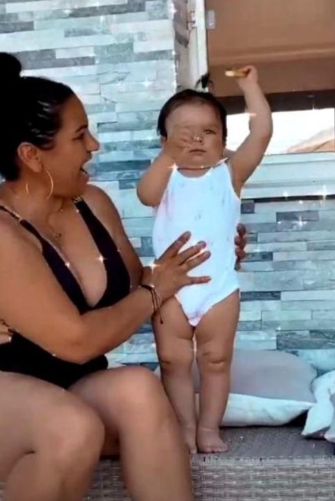 Soția lui Adrian Minune, așa cum n-a fost văzută niciodată! Ce bunică sexy este Cati, în costum de baie sumar! | Foto