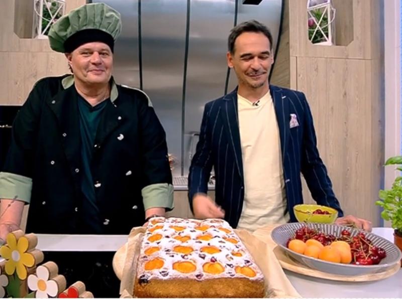 Desert delicios de vară: Rețetă de pandișpan cu vișine și caise