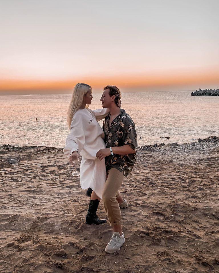 Carmen Grebenișan, foc și pară! I-a dat cel mai tare răspuns unei fane care i-a criticat iubitul! „Stau cu el pentru asta!” – GALERIE FOTO