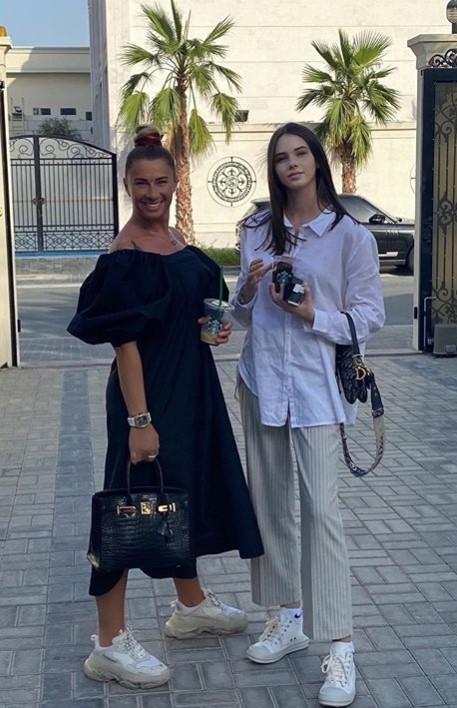 WOW! Așa mamă, așa fiice! Cum arată fetele Anamariei Prodan și cât de bine seamănă cu sexy-impresara | FOTO