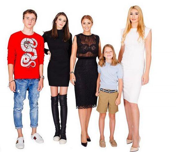 WOW! Așa mamă, așa fiice! Cum arată fetele Anamariei Prodan și cât de bine seamănă cu sexy-impresara | FOTO