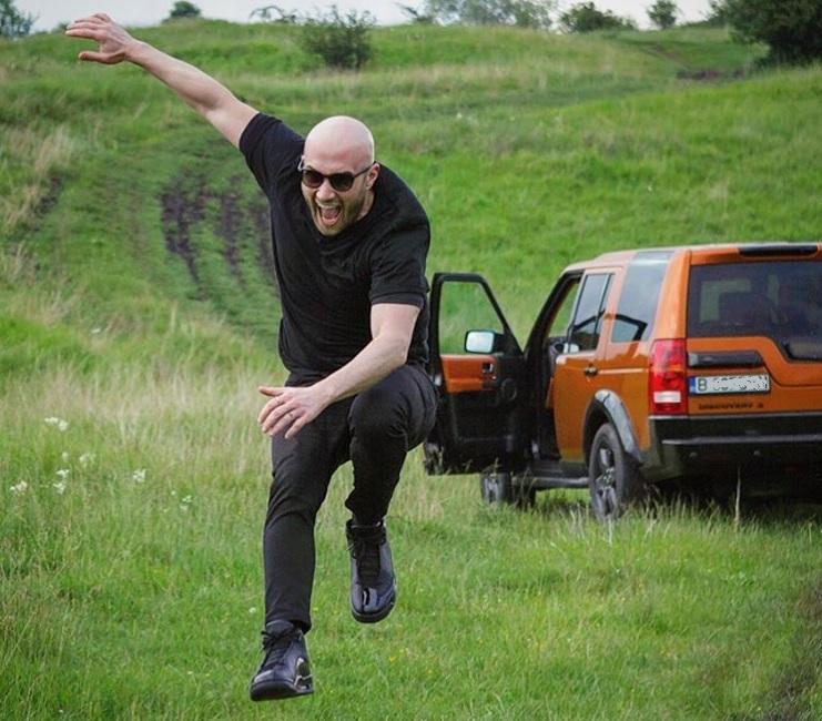 Ce mașină conduce Mihai Bendeac, juratul emisiunii iUmor! Fanii au fost surprinși