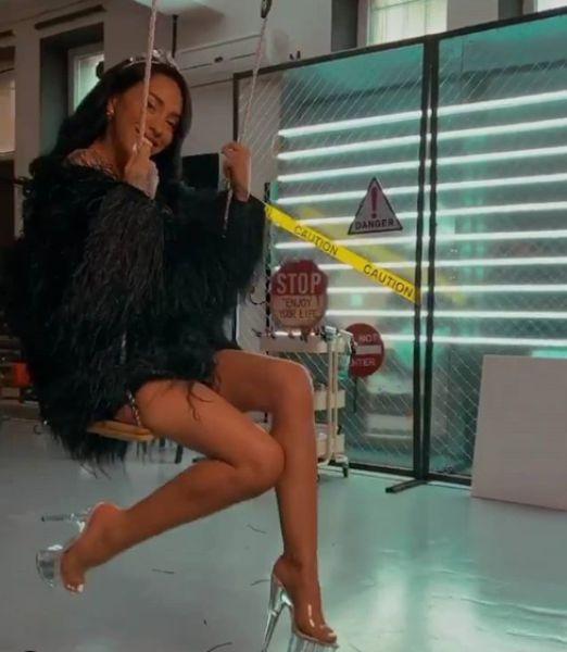 De la șef de șantier, la prințesa pe tron. Ruby, superbă în ultimul pictorial | Foto