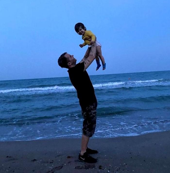 Codin Maticiuc a dat uitării nopțile petrecute în cluburile de fițe. Ipostaza emoționantă în care a fost surprins alături de fiica sa | FOTO