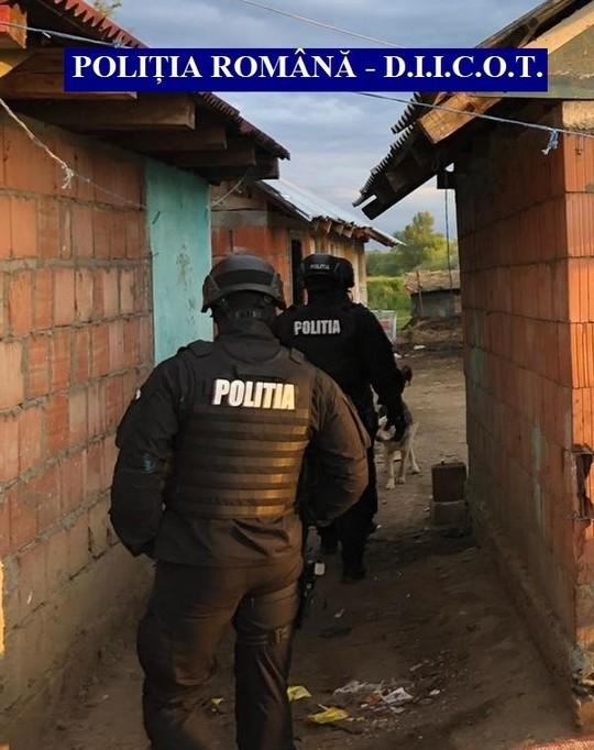 Oameni răpiți din gări, bătuți, ţinuți flămânzi și puși să muncească până la epuizare. Scene de groază în Maramureș - FOTO