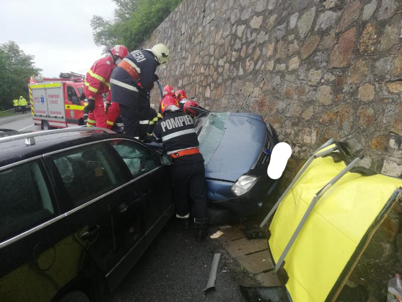 Doi morți, în urma unui accident produs în vestul țării. Alte patru persoane au fost rănite în urma impactului puternic