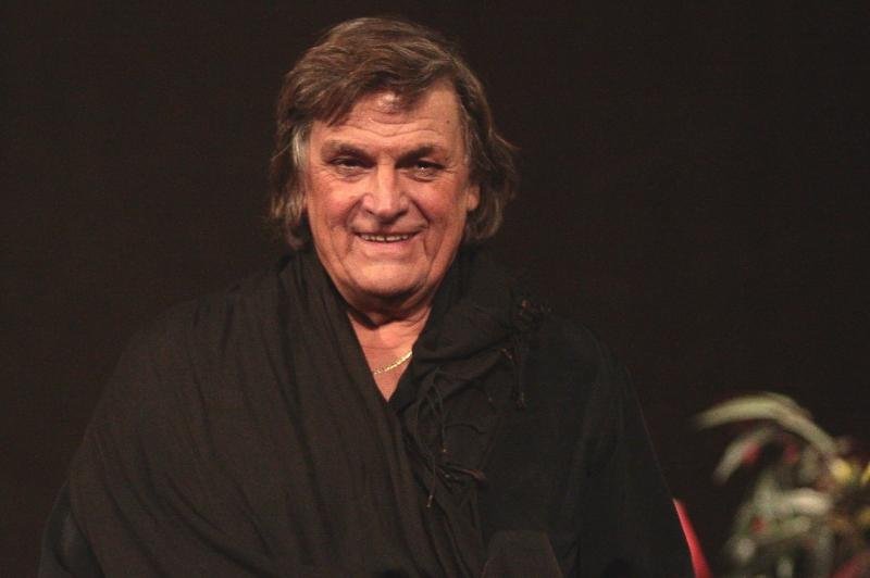 „A fost ca o premoniţie”. Ce se întâmplă cu Florin Piersic, la șase luni de când n-a mai urcat pe scenă! „M-a sunat și mi-a spus”