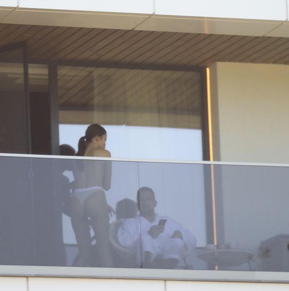 Flick și Miss Planet 2019, show în balcon, fără inhibiții! Imagini interzise cardiacilor!