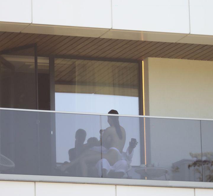 Flick și Miss Planet 2019, show în balcon, fără inhibiții! Imagini interzise cardiacilor!