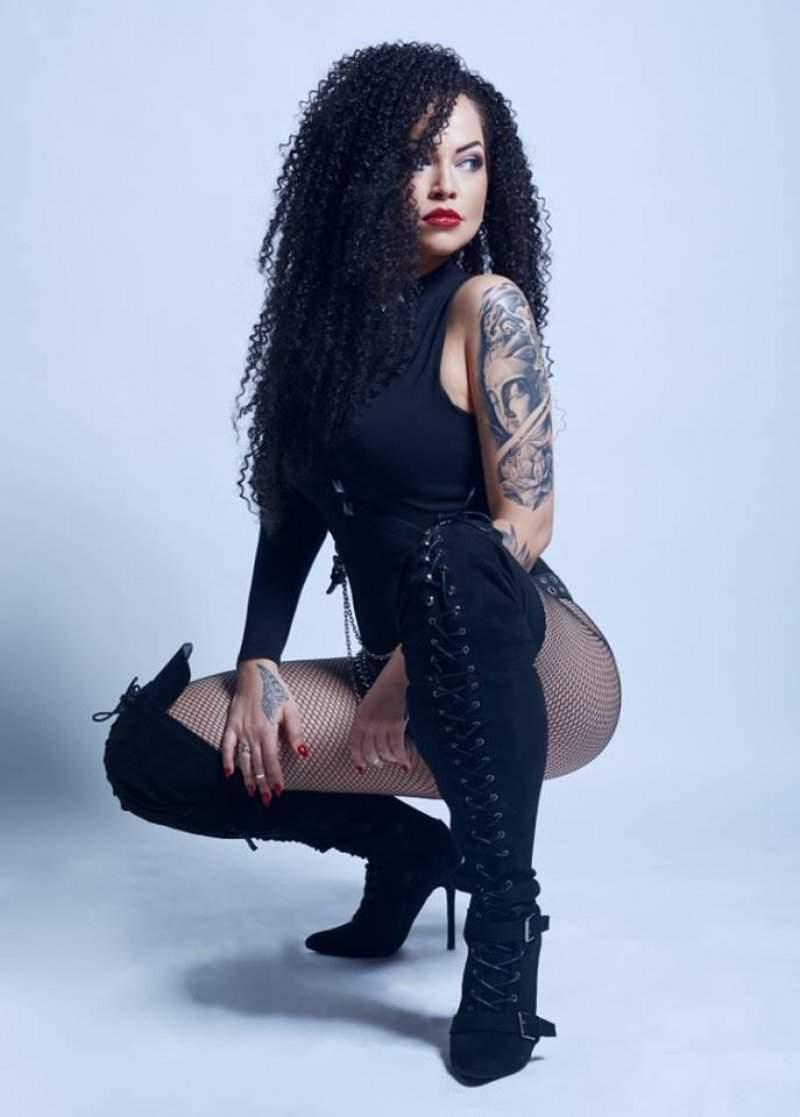 Anuryh a trecut prin momente de coşmar. Fosta ispită de la "Insula Iubirii" a fost sechestrată şi umilită: "M-a băgat în baie și i-am tras un pumn"