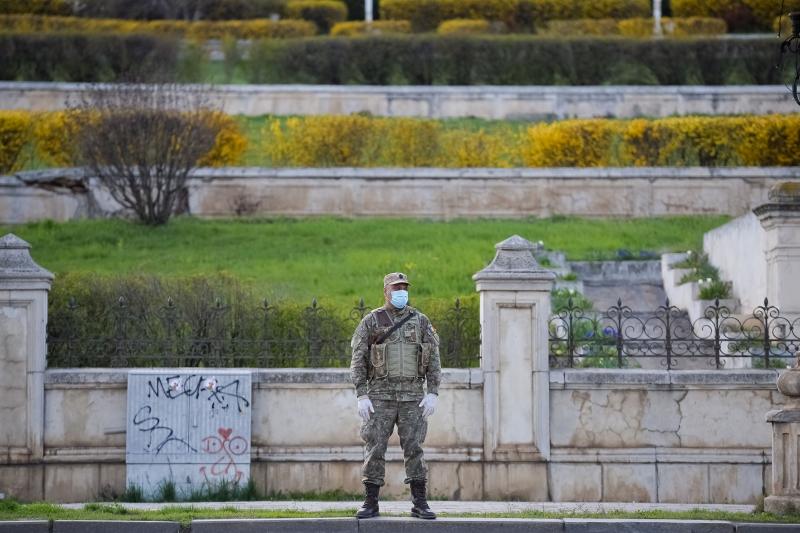 Starea de urgență, luată din nou în calcul după cele aproape 600 de cazuri noi. Guvernul evaluează varianta carantinării