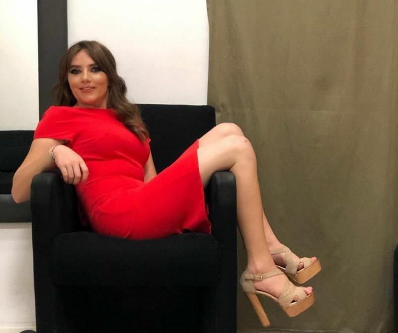 Nu credeai s-o vezi și pe asta! Vulpița, prima dată la volan! A pus cheia în contact, piciorul pe accelerație și a pornit din loc! | Video