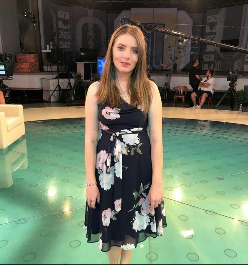 Nu credeai s-o vezi și pe asta! Vulpița, prima dată la volan! A pus cheia în contact, piciorul pe accelerație și a pornit din loc! | Video