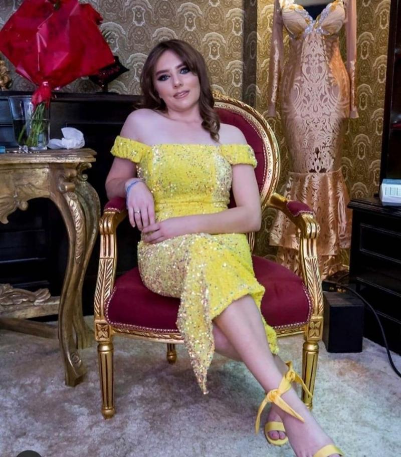 Nu credeai s-o vezi și pe asta! Vulpița, prima dată la volan! A pus cheia în contact, piciorul pe accelerație și a pornit din loc! | Video