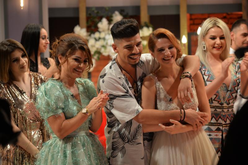 Andra şi Armando au câştigat competiţia Mireasa şi marele premiu de 40.000 de Euro! 2 cupluri au decis să se căsătorească în direct!
