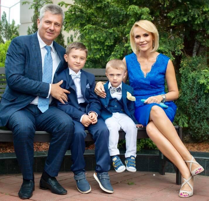 Gabriela Firea își aniversează ziua de naștere! Ce mesajul i-a scris Florentin Pandele și cum își alintă politicianul soția! "Ești cea mai curajoasă persoană pe care o cunosc"