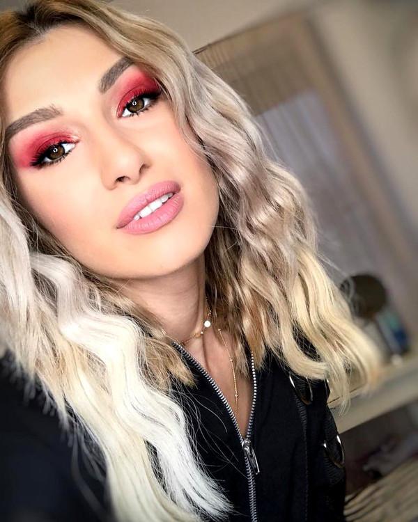 Alina Eremia este de nerecunoscut! Cum arată artista fără strop de machiaj, la primele ore ale dimineții | FOTO