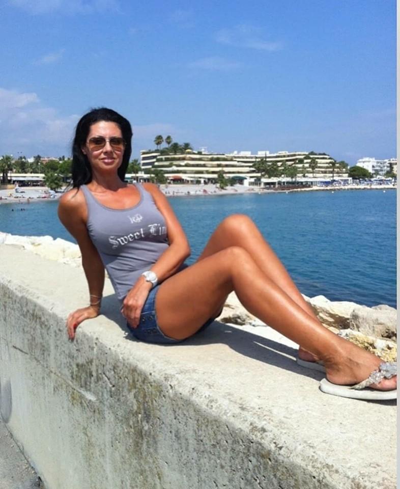 Aniversare în familia Antoniei! Mama artistei arată demențial la cei 53 de ani împliniți! Cele două seamănă perfect, de parcă ar fi surori!