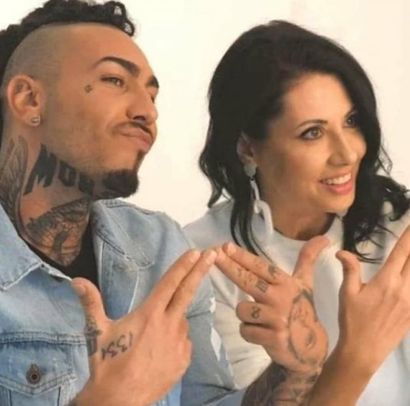 Aniversare în familia Antoniei! Mama artistei arată demențial la cei 53 de ani împliniți! Cele două seamănă perfect, de parcă ar fi surori!