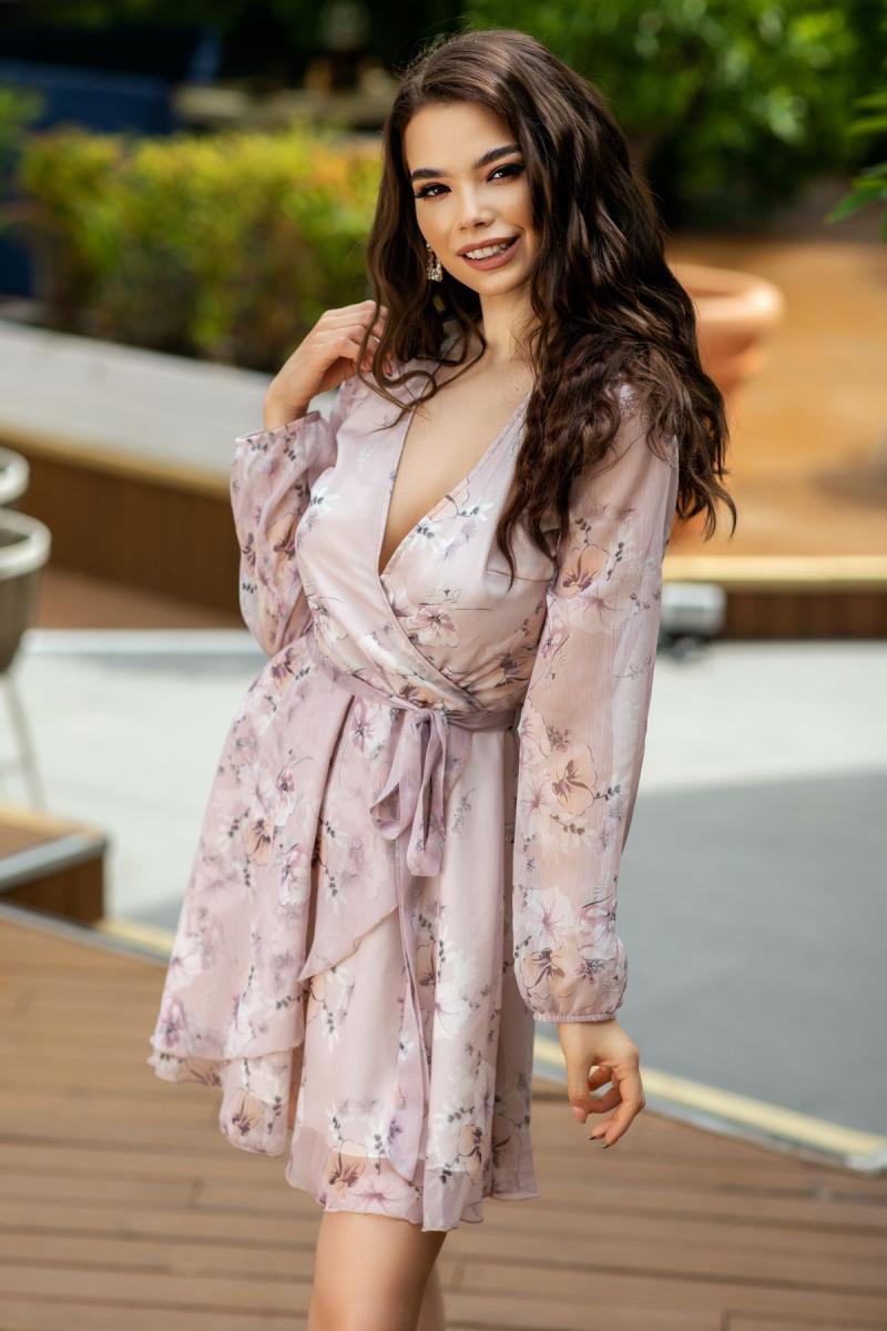 5 rochii de zi vaporoase, ideale pentru o petrecere în aer liber