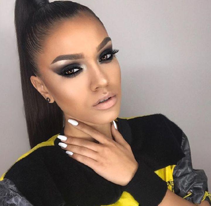 Îți dau lacrimile! Karmen Simionescu, mesaj emoționant pentru părinții ei. Ce le-a transmis vedeta: "A trebuit să mă desprind ușor de ei"