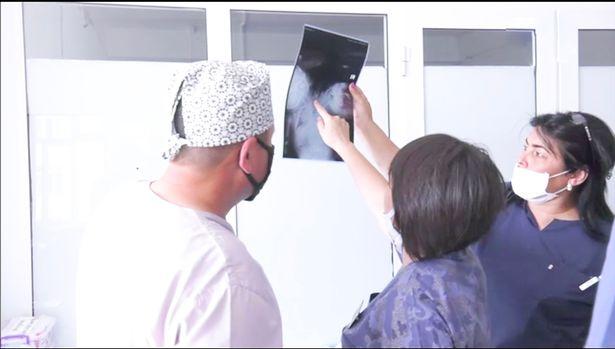 O tânără a născut un bebeluș cu două capete. Medicii sunt uluiți: „E ca și cum ai înghesui două persoane într-un singur corp”