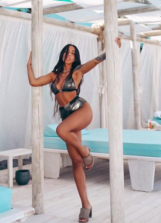 Ah, ce trup, ce picioare! Cât de bine arată iubita lui Speak în costum de baie. Ștefania i-a făcut pe fani să exclame: “Ești perfectă!” | Foto