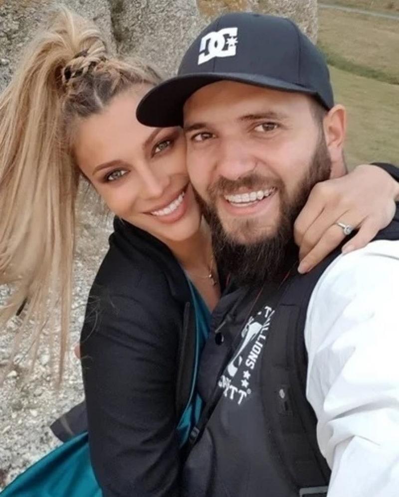 Victorie, dulce victorie! Lora și Ghenu s-au întors în România, după ce au fost blocați 5 luni în Bali. Fanii au reacționat imediat