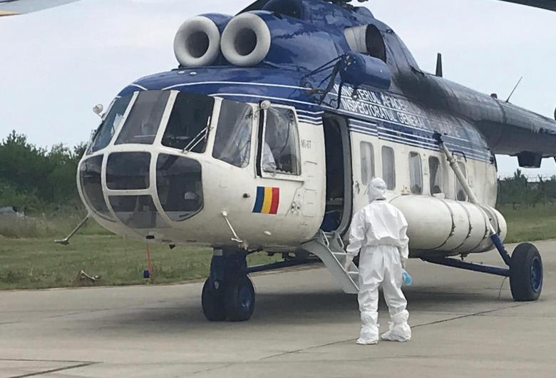 Dovada că nu mai sunt locuri în spitale. Pacient intubat, transferat la Craiova pentru că nu s-a găsit pat liber la ATI