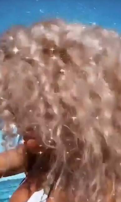 N-ai văzut-o niciodată pe Bianca Drăgușanu așa! De la părul de divă, la cel natural! Vedeta a fost surprinsă fără extensii: "Parcă sunt un bichon" | Foto