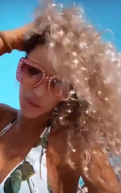 N-ai văzut-o niciodată pe Bianca Drăgușanu așa! De la părul de divă, la cel natural! Vedeta a fost surprinsă fără extensii: "Parcă sunt un bichon" | Foto