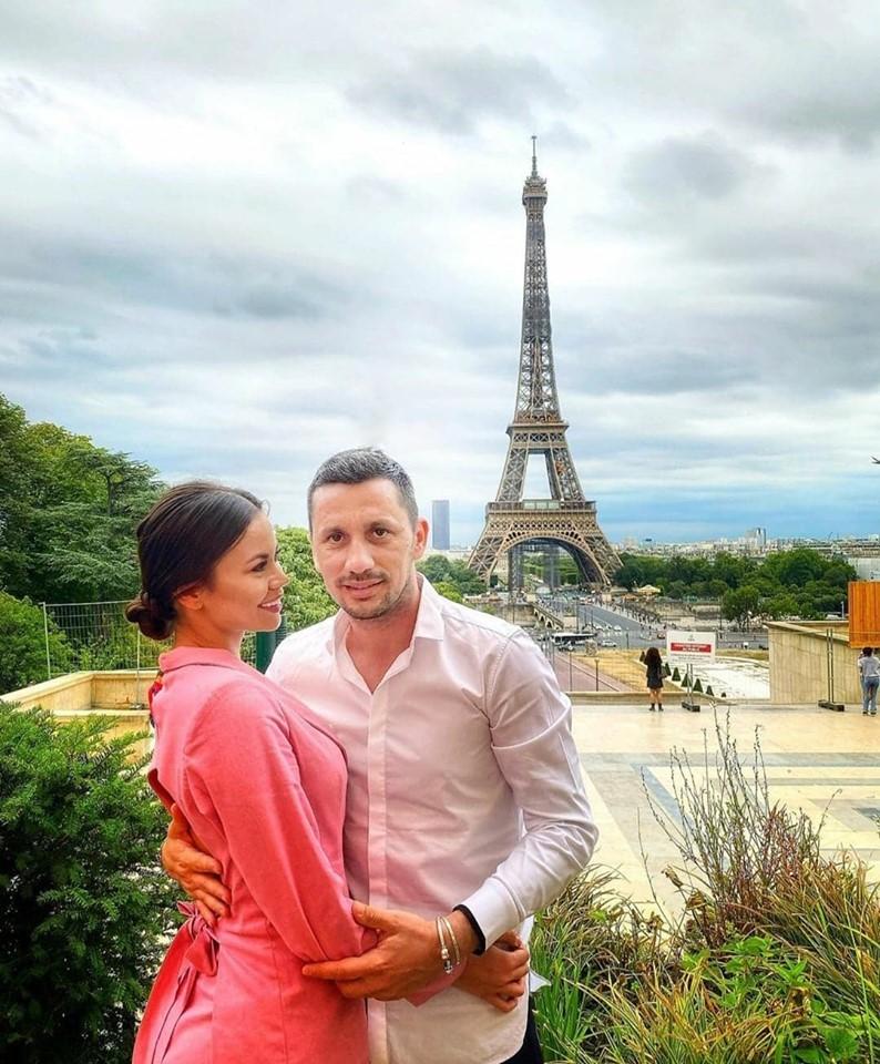 Flick, poezie dedicată iubitei! Domnul Rimă și-a descris partenera în versuri! " Îți spun făr-a mă preface!"