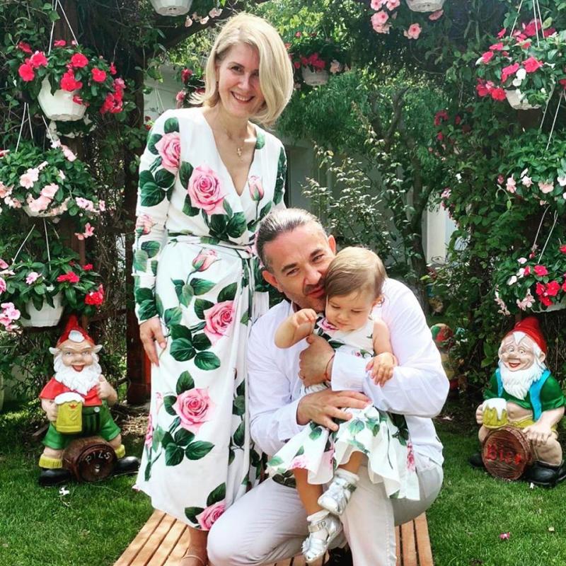 Sandra Stoicescu, aniversare în familie! Fiica prezentatoarei a împlinit un an! Cât de frumoasă este micuța Sara! | Foto