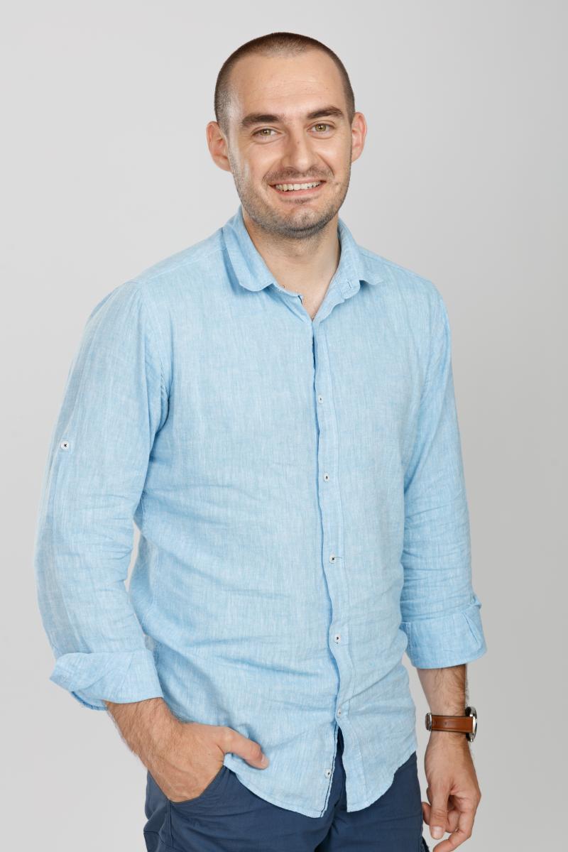 „M-am hotărât să colind pe coclaurile patriei”. Actorul Conrad Mericoffer din serialul Sacrificiul are planuri inedite pentru această vară