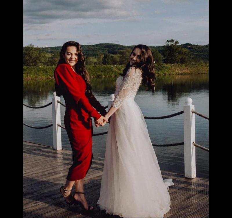 Cum arată surorile Lidiei Buble! Tinerele s-au fotografiat împreună pe plajă! |Foto