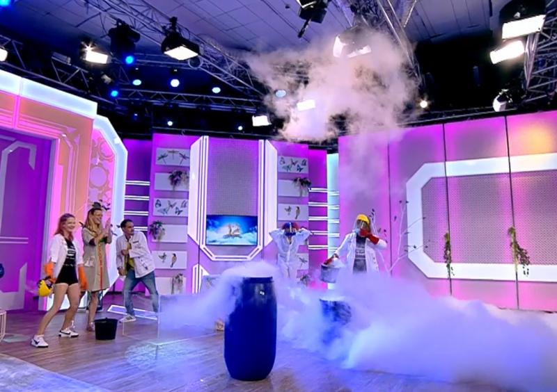 Un nor gigant a apărut &icirc;n platoul emisiunii Neatza, &icirc;n direct! Răzvan Simion a trăit momente de panică: &bdquo;Vorbiți &icirc;ntre voi&rdquo;