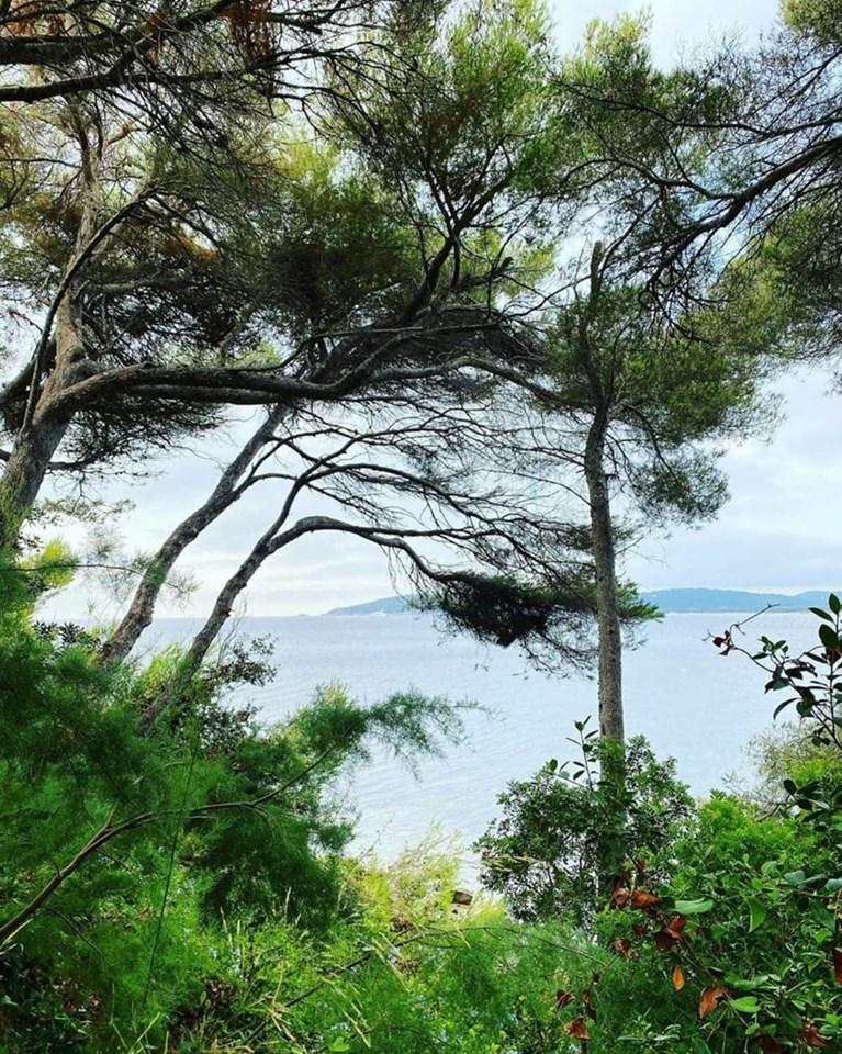 Unde se răsfață Delia! Imagini din paradisul în care se relaxează vedeta! | Foto